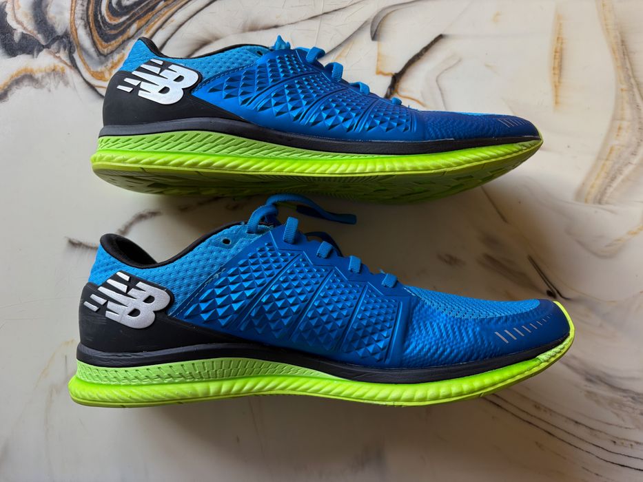 Бігові кросівки New Balance Mens FuelCell MFLCLBL оригінал