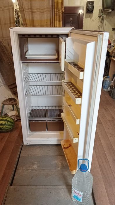 Не рабочий холодильник Снайге.