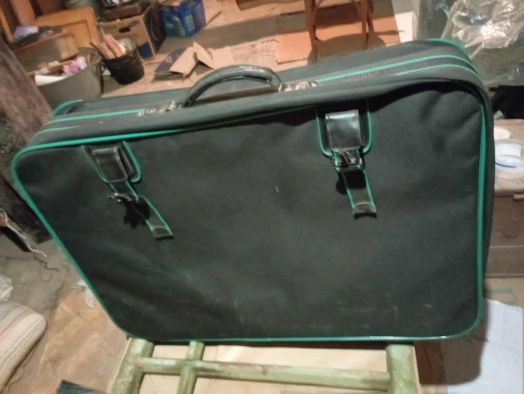 Продам чемодан валізу