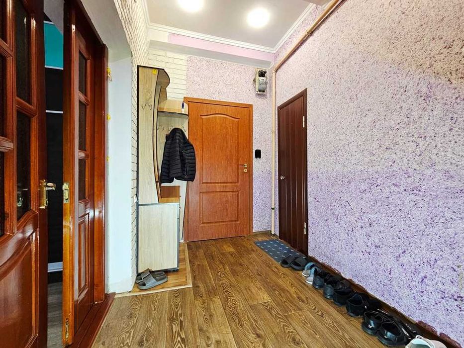 Простора двокімнатна квартира в добротному "польському" будинку...