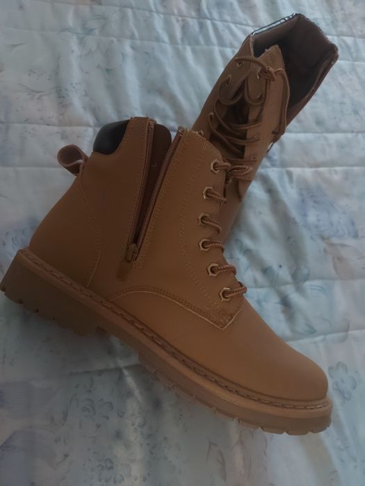 Botas estilo Timberland NOVAS!