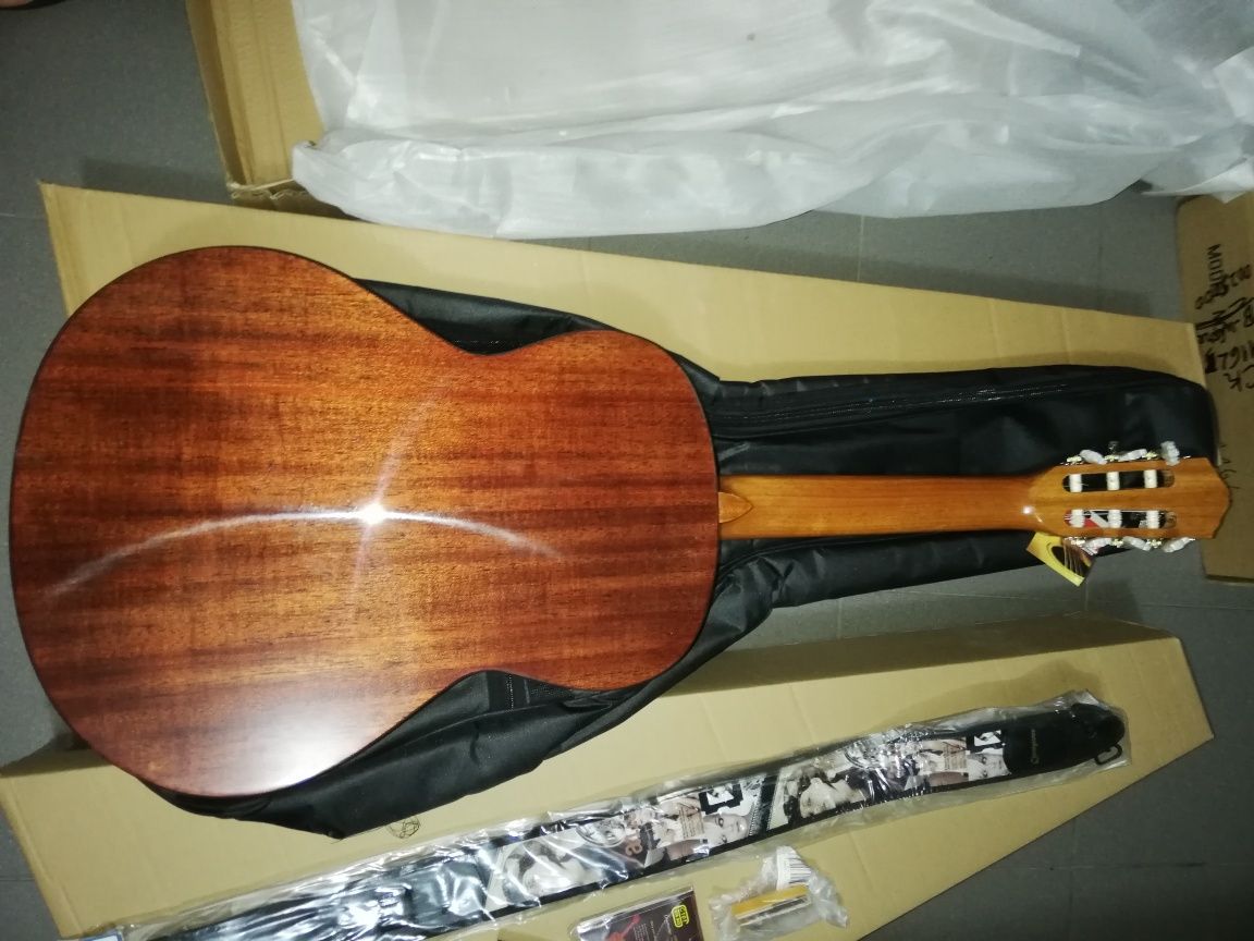 Guitarra classica de alta qualidade artesanal mais saco almofadado