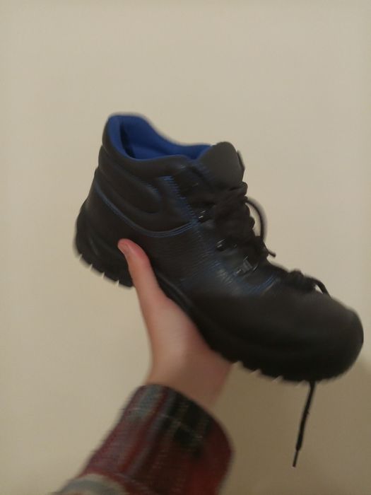 Робоче взуття з металевим носком