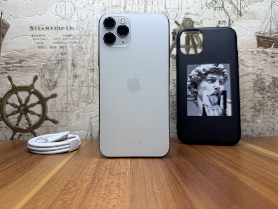 iPhone 11 Pro • 256GB • Etui • Kabel