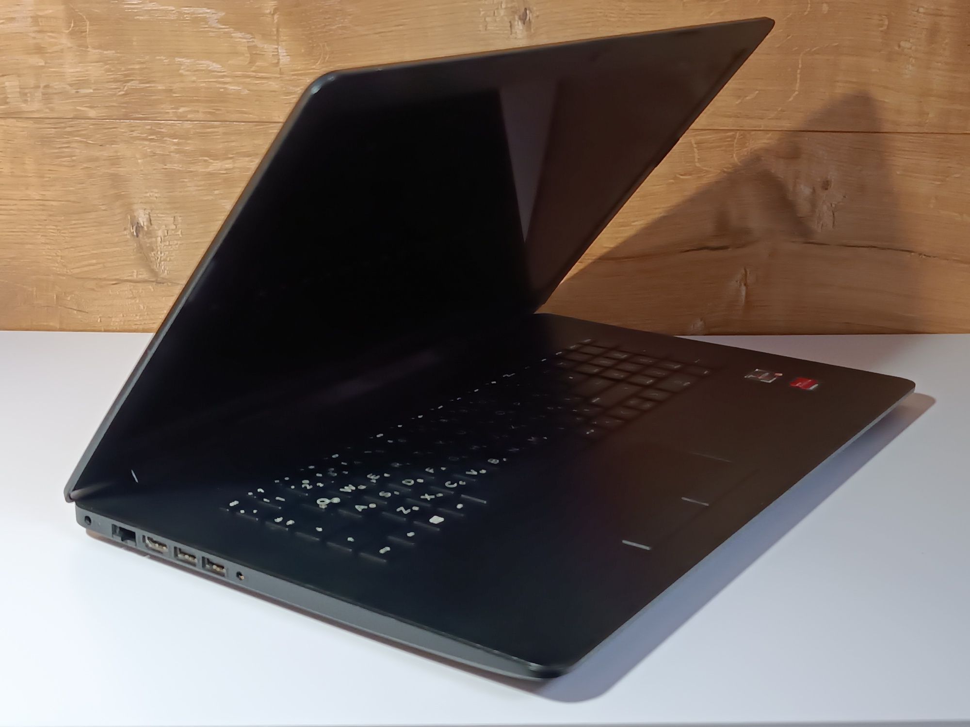 Потужний HP 17.3"/Ryzen 3/16 ОЗП/256 NVME/Vega 3