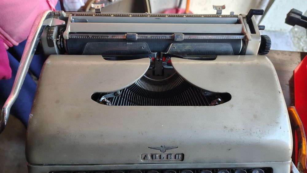Máquina escrever Adler