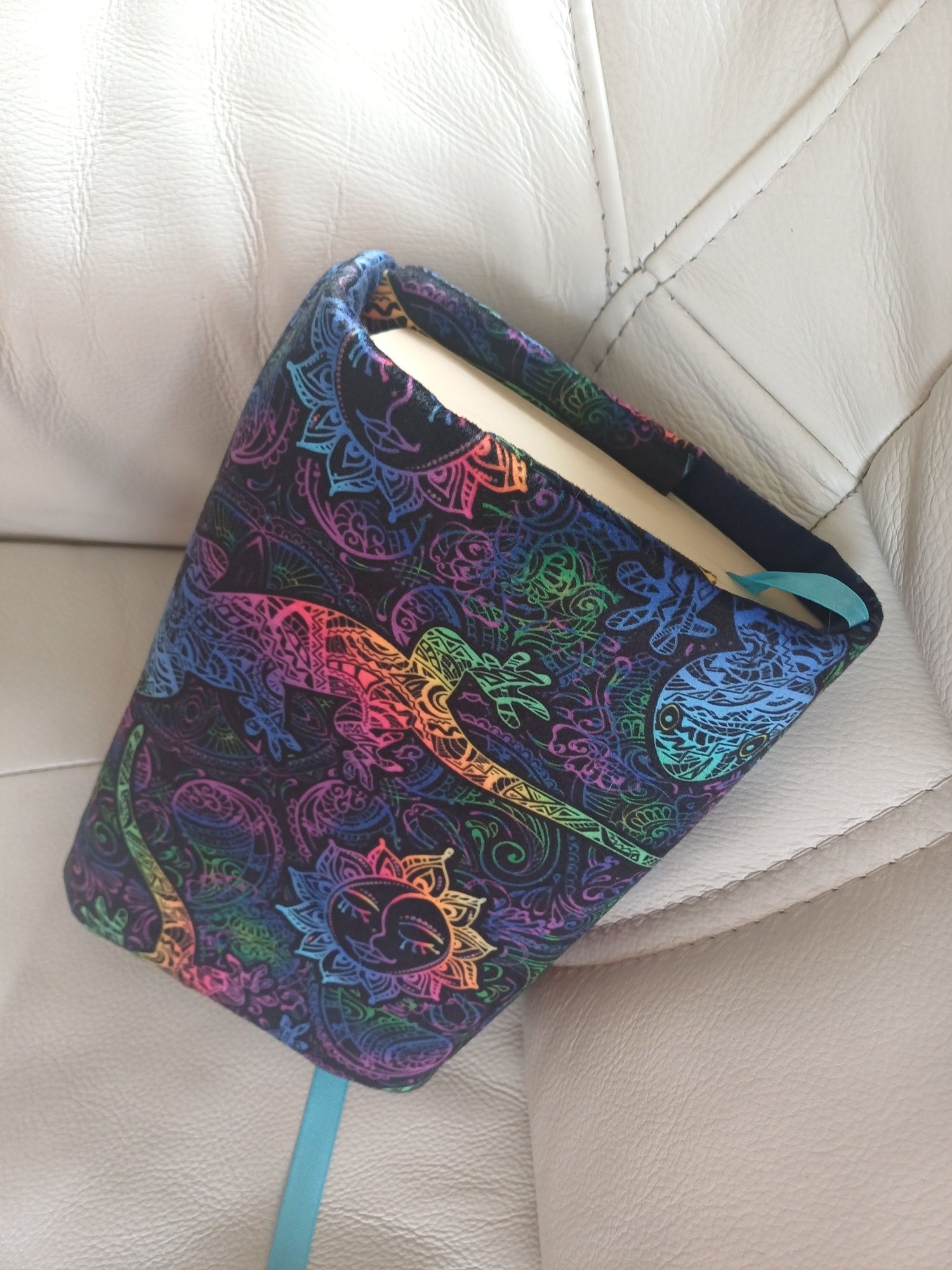 Nowy etui otulacz okładka na książkę uniwersalna handmade