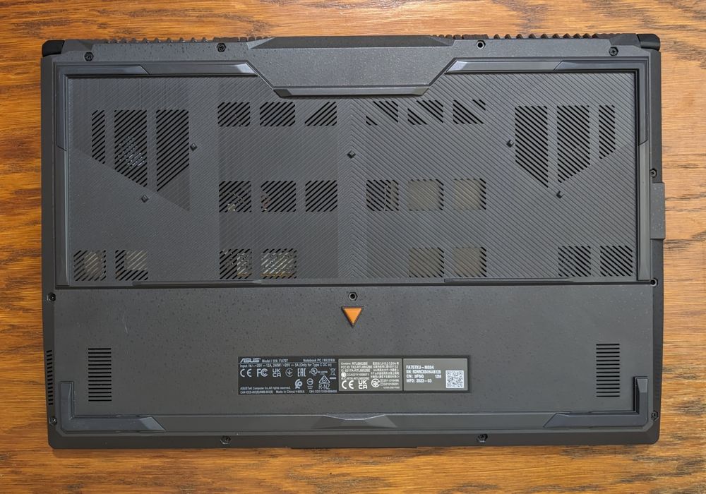 Asus tuf A17 rtx4050 Ryzen 9 7940hs