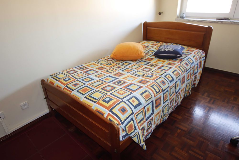 Cama de corpo e meio RESERVADA