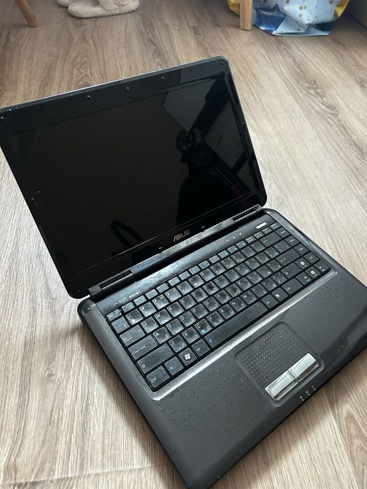 Ноутбук Asus.        .