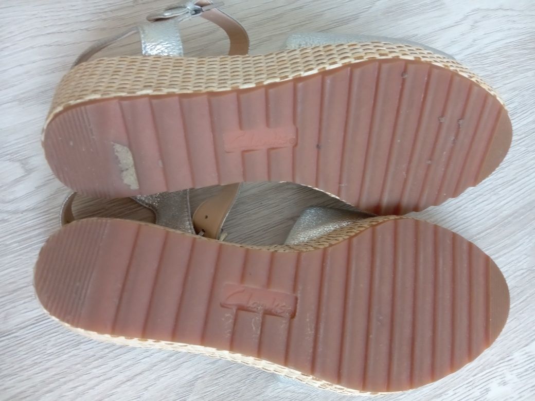 Sandały na koturnie Clarks r.40