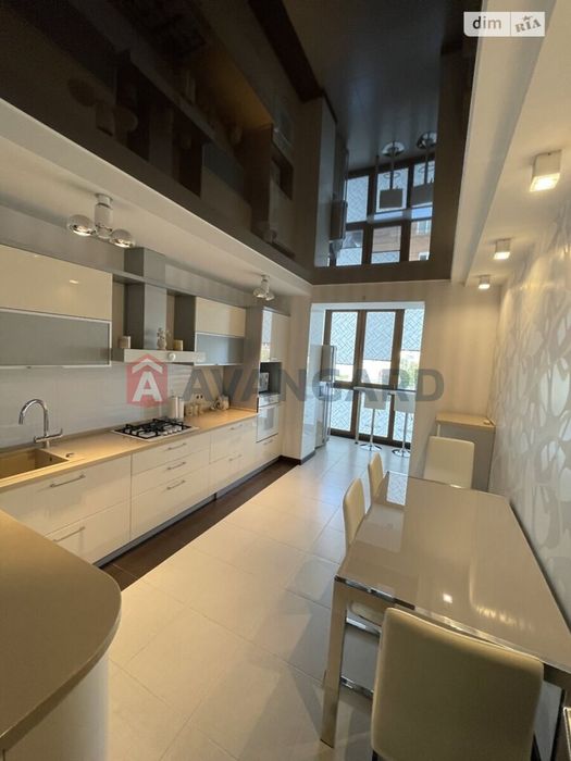 Сучасна двокімнатна квартира в самому серці міста район міськвиконкому