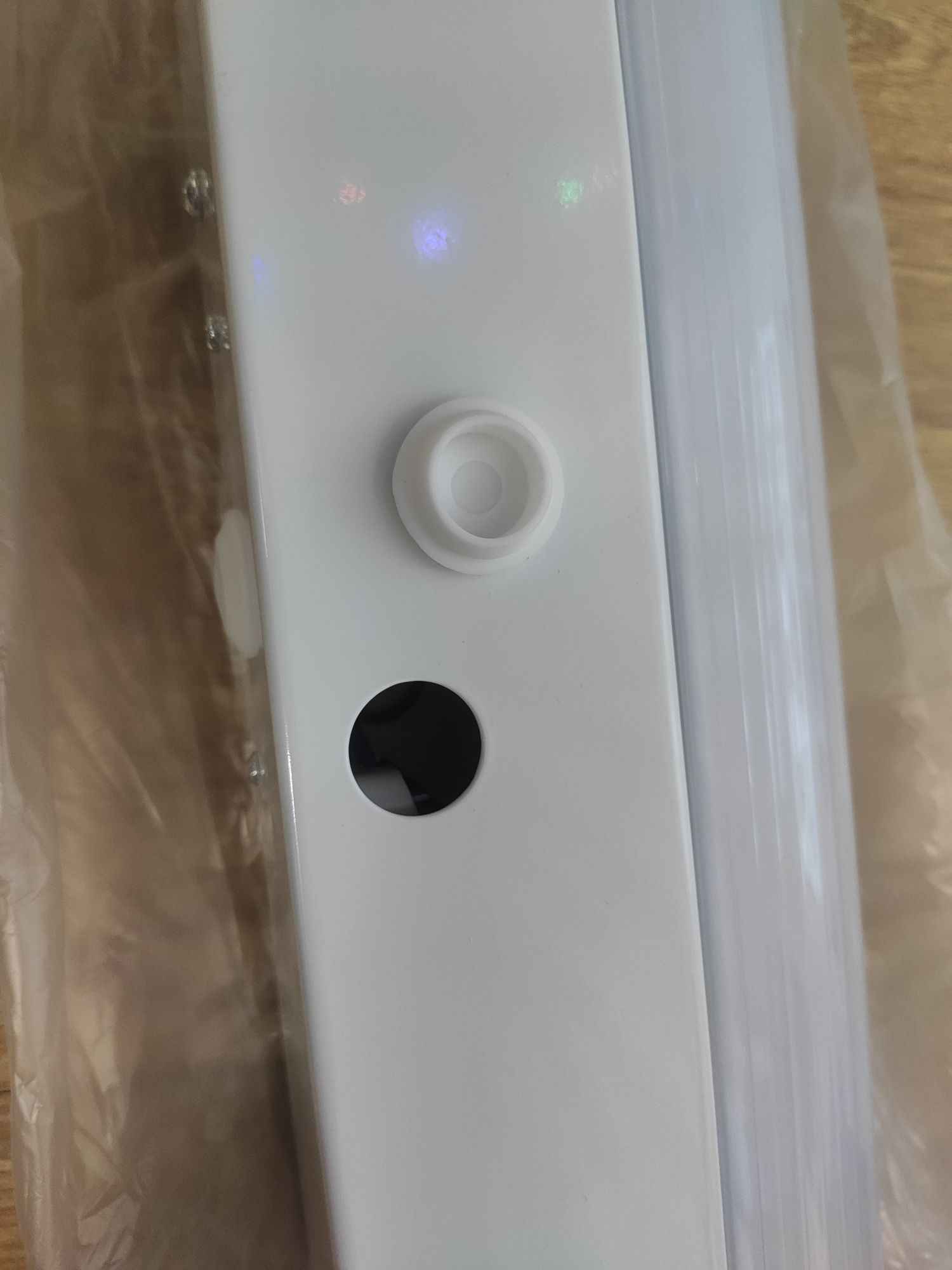 Lampa ścienna LED nad lustro 41 cm IP44 z przełącznikiem i gniazdkiem