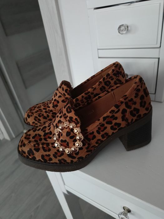 Półbuty na stabilnym obcasie panterka 36