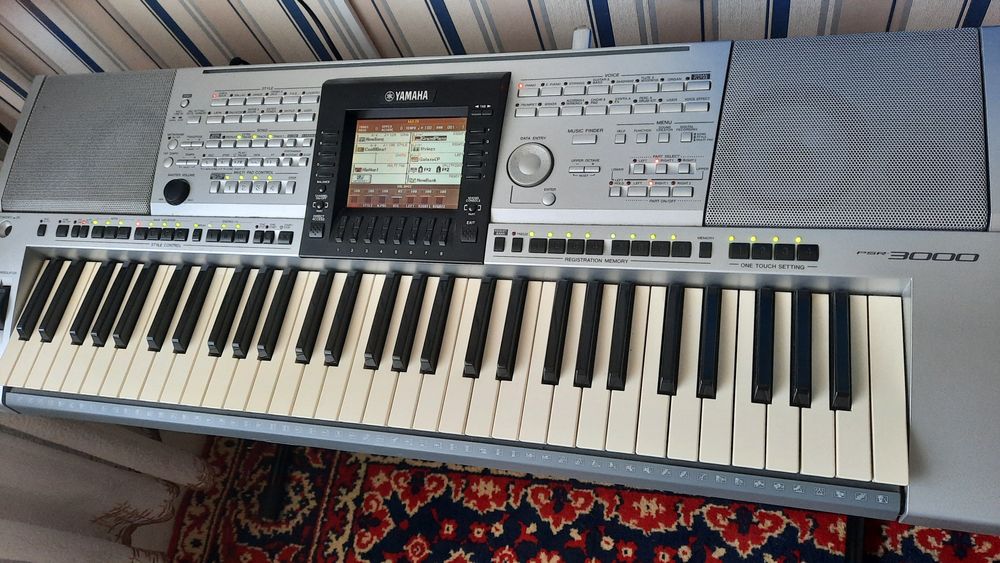 Музыкальная рабочая станция Yamaha PSR 3000 бу.
