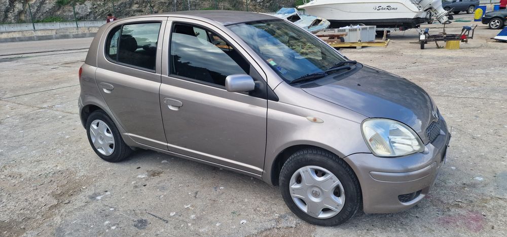 Toyota Yaris VVT-I  63.460KM (Valor Fixo)