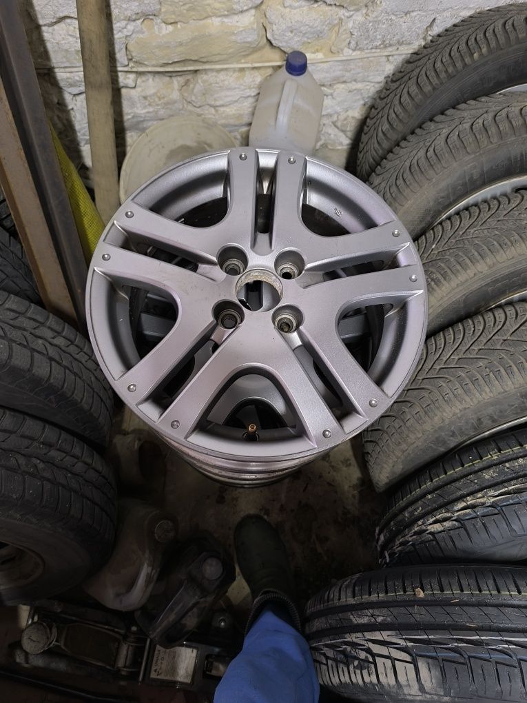 Felgi 15 Hyundai i20 4x100 piasta 54,1
