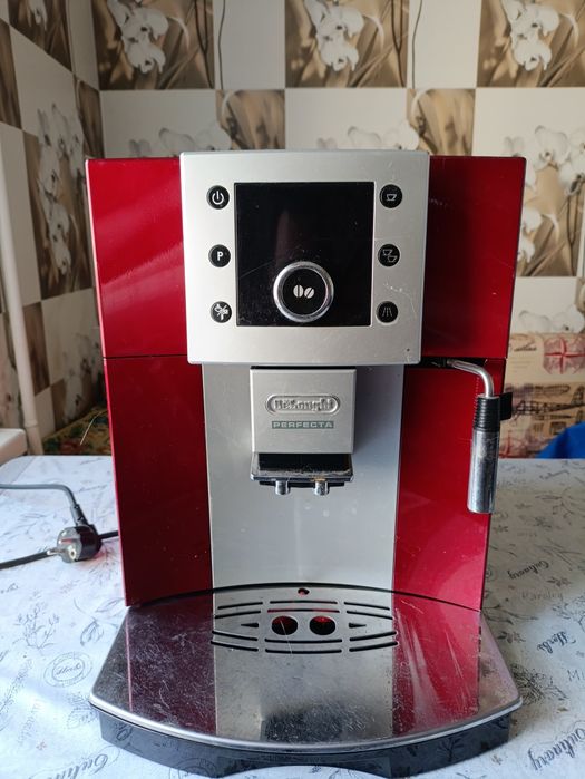 Кофемашина DeLonghi  Perfecta ESAM 5400
В