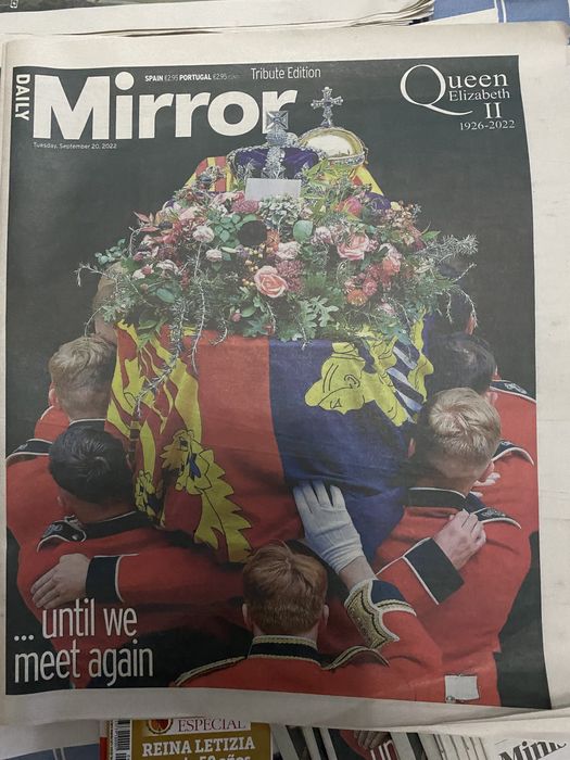 8 Jornais Morte Rainha Elizabeth II - Isabel II