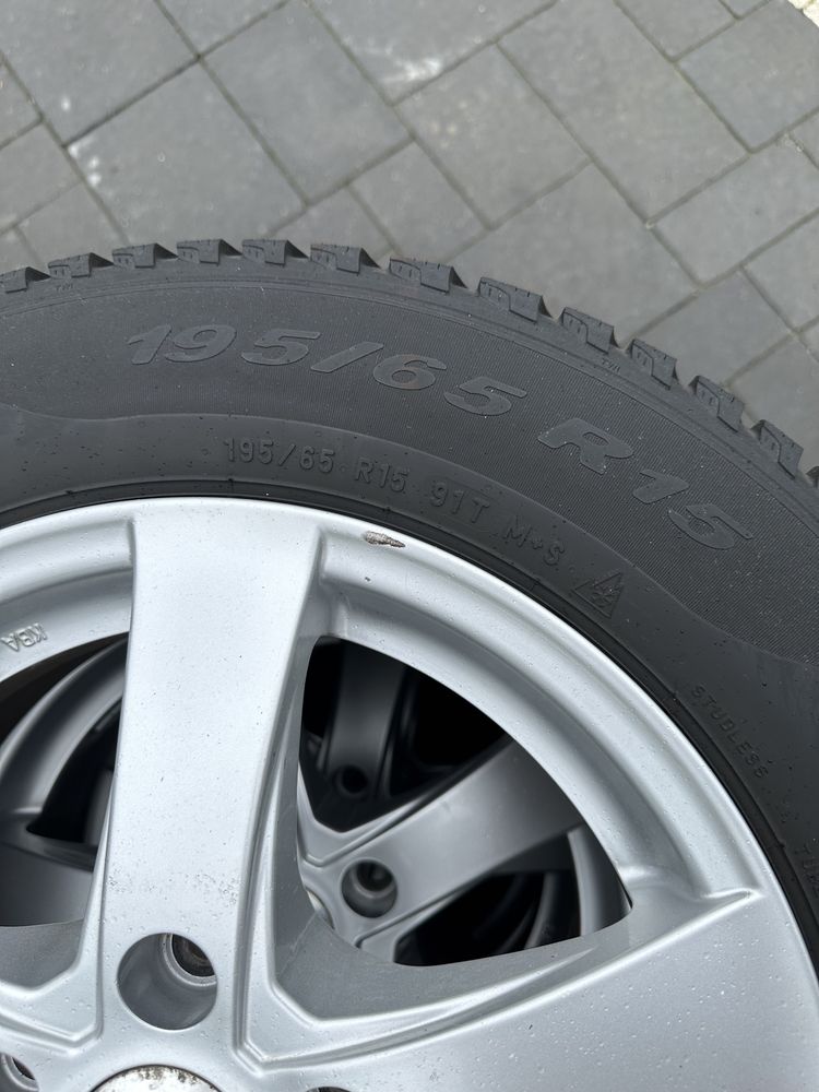 зимова гума Pirelli Cinturato 195/65 R15 + диски Dezent 5x112