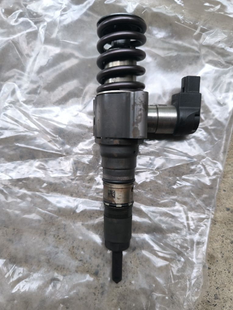 Продам Насос-Форсунка Passat b6 000130073SX Continental VW B6
