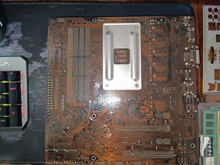 Пропоную материнська плата  ASUS M4A88T-M . AMD X4 965 і ddr3-4gb