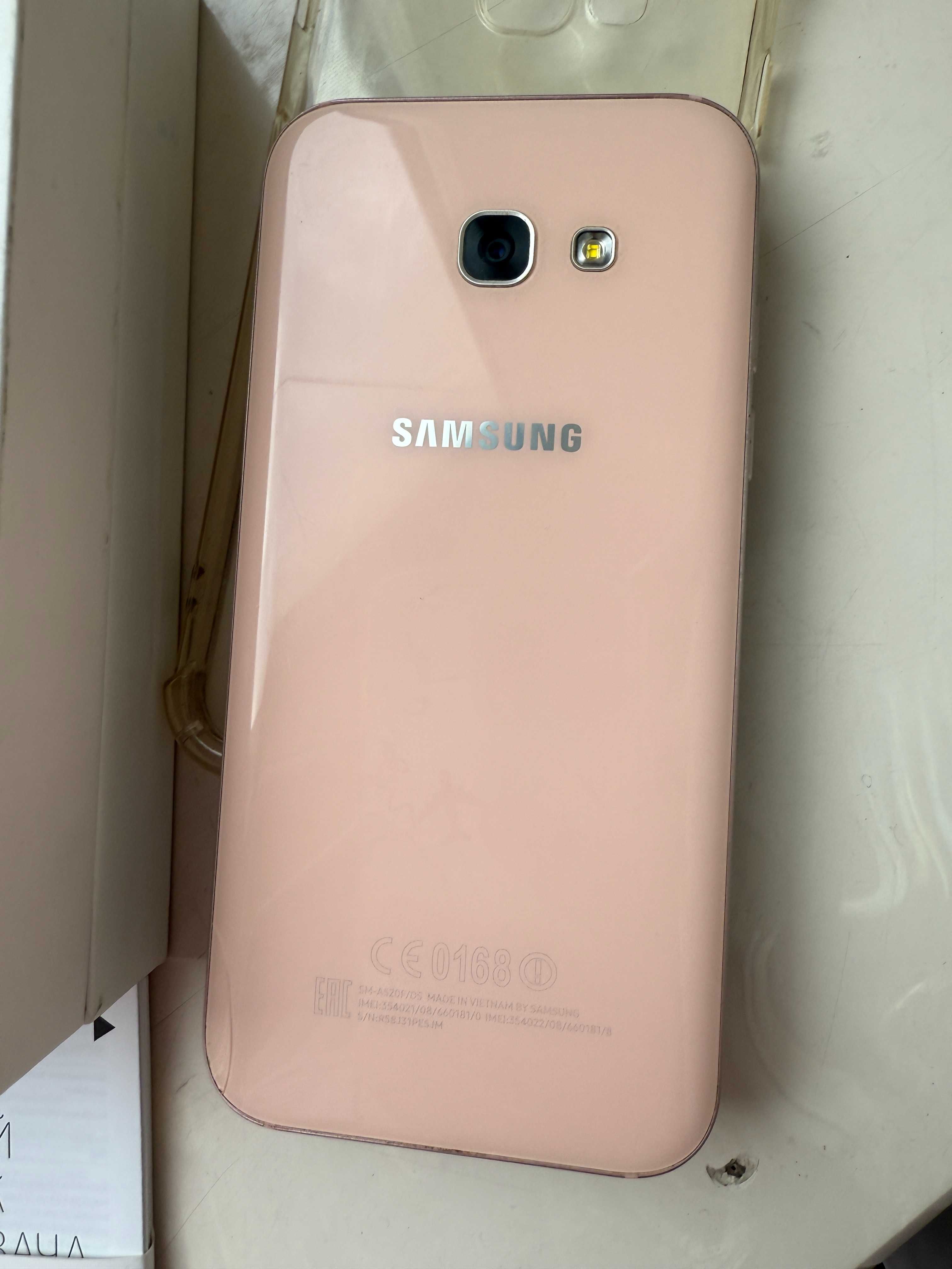 Телефон Samsung Galaxy A5 (2017) SM-A520F 32Gb Gold Рожевий розовый