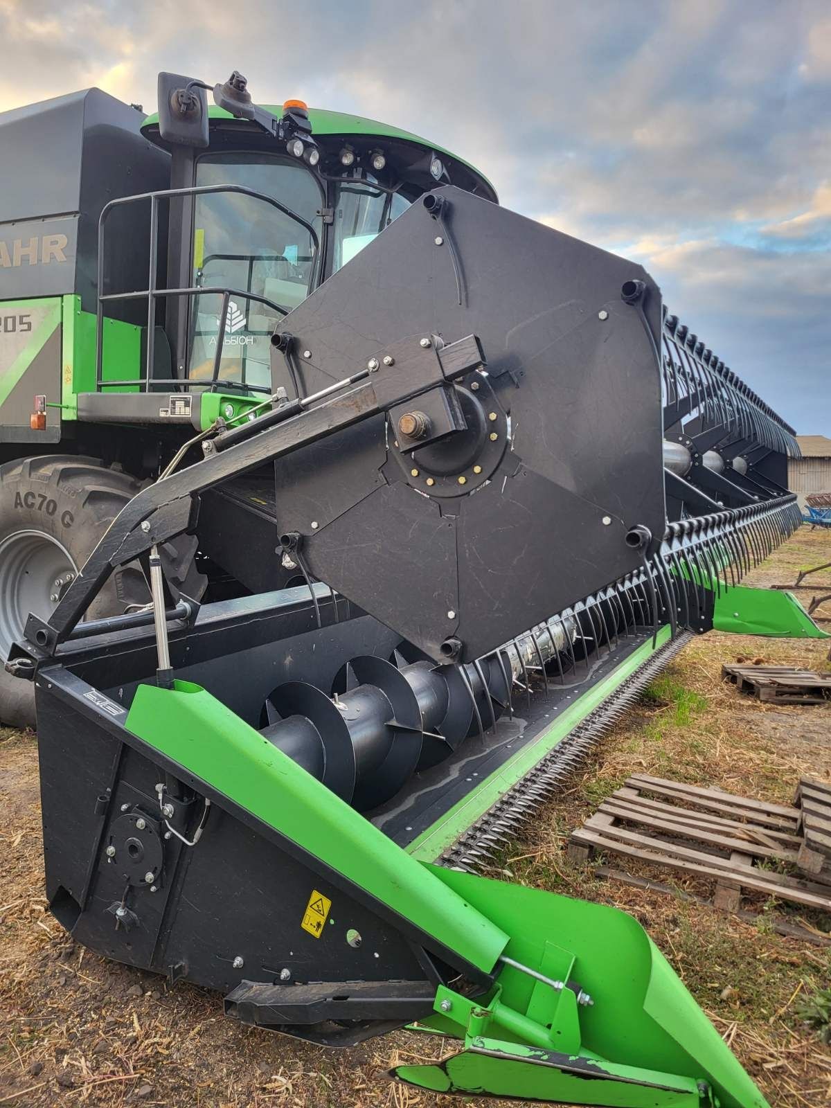 2023 рік Deutz Fahr+ нова жатка на гарантії John Deere Case комбайн