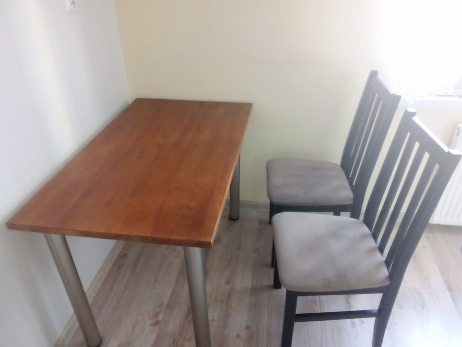 Stół kuchenny i 2 krzesła drewniane
