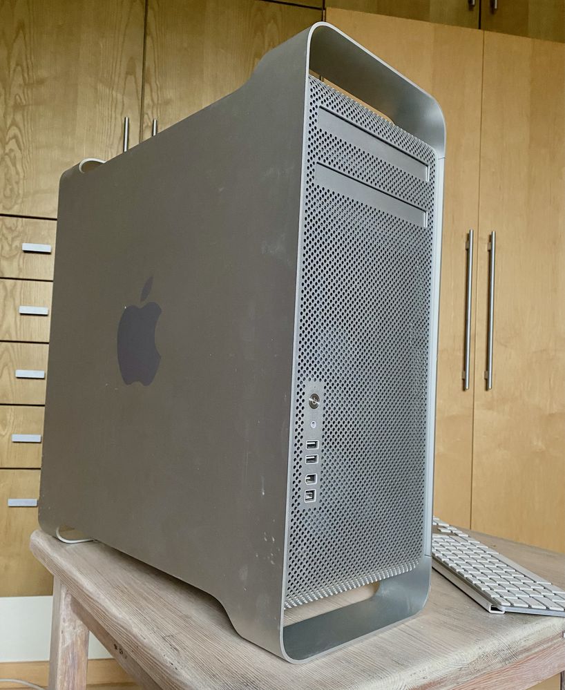 Apple Mac Pro 3.1 z monitorem klawiaturą i myszą - pełen komplet