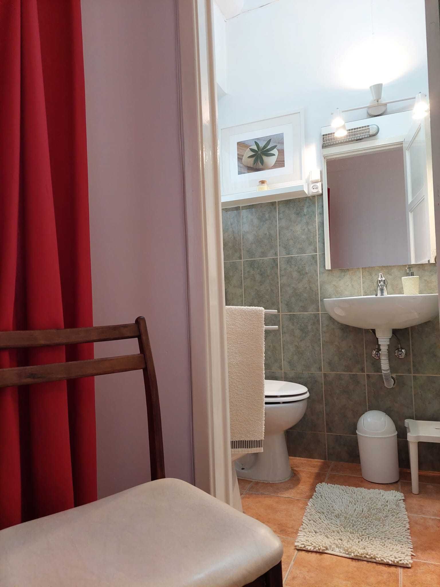 Quarto Av. Roma com WC privativo