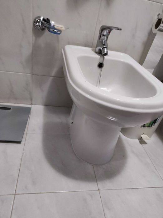 Bidé indusa com torneira Ofa