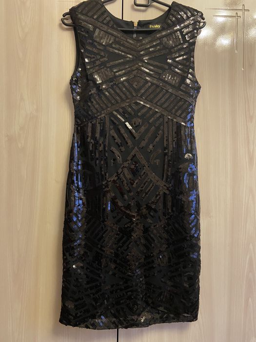 Нарядное платье с паетками