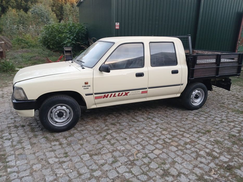 Carrinha Toyota Hilux caixa aberta