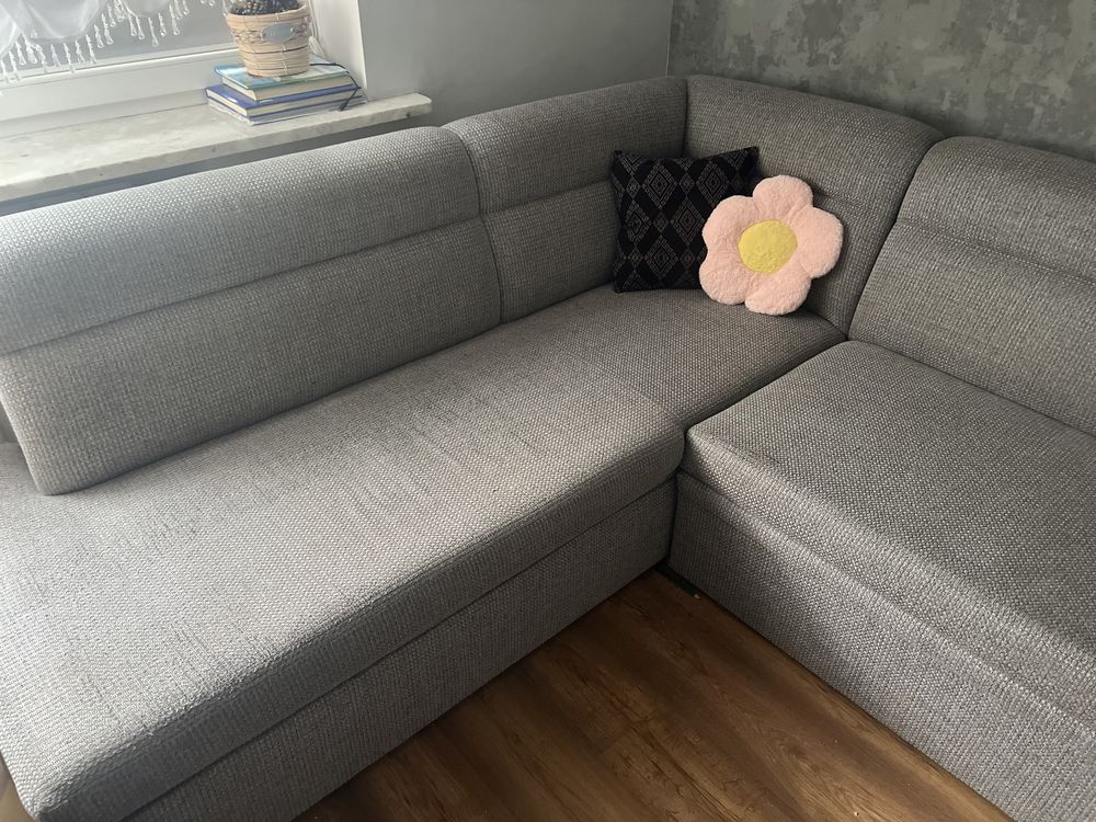 Kanapa/sofa z funkcją spania i pojemnikiem