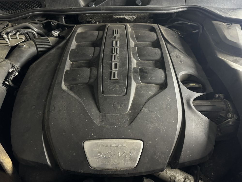 Кришка двигателя мотора cayenne 958