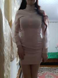 Розовое платье с рукавами