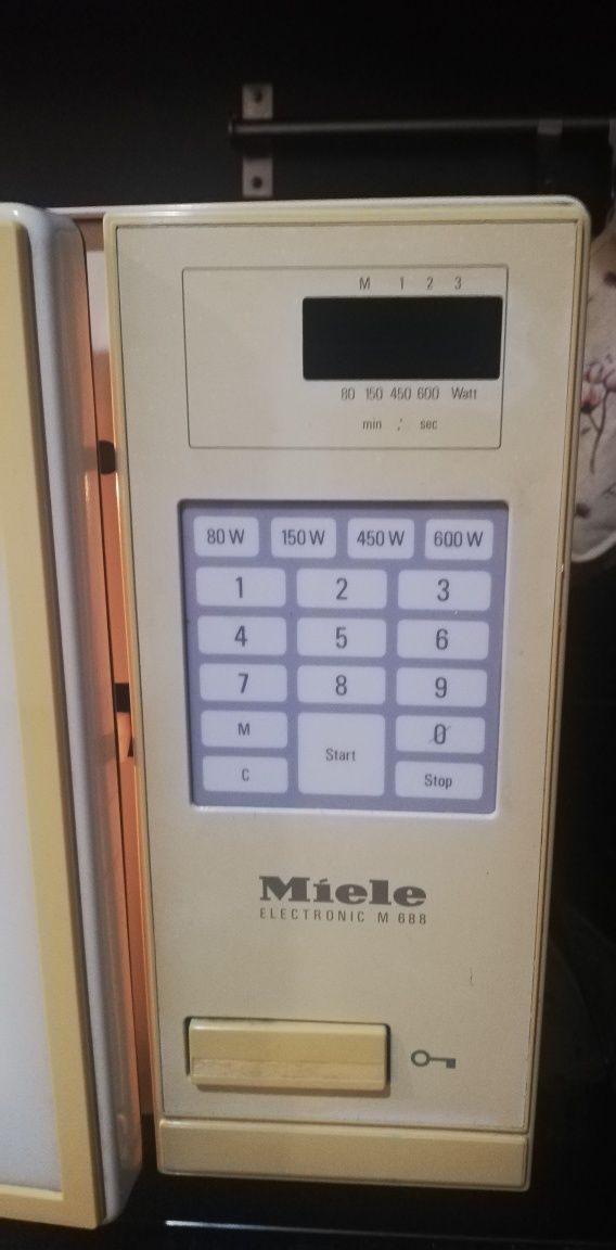 Microondas Miele  M 688