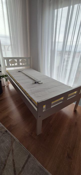 Łóżko z materacem dla dziecka