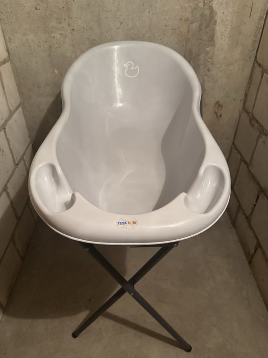 Wanienka ze stelażem do kąpieli niemowlęcia
