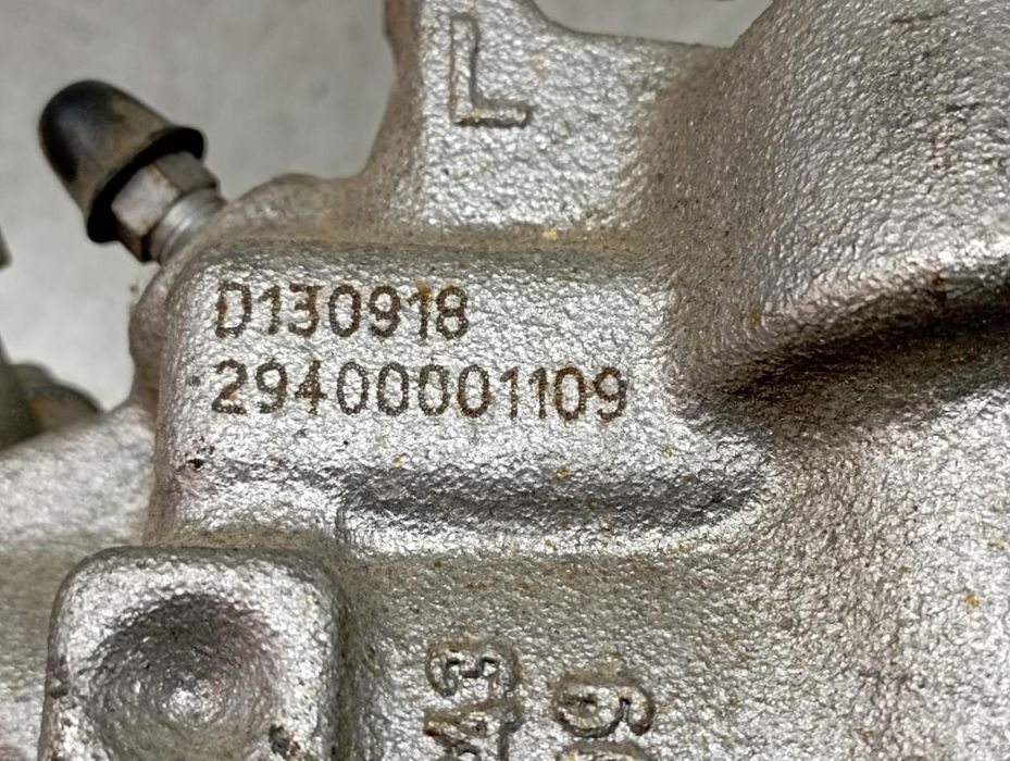 Pinça travão / maxila de travão frente esquerda NISSAN Micra V (K14)