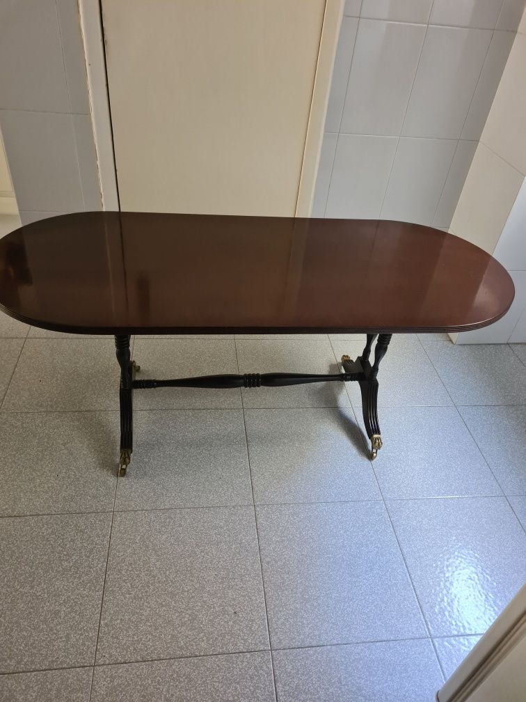 Mesa de sala/apoio em mogno