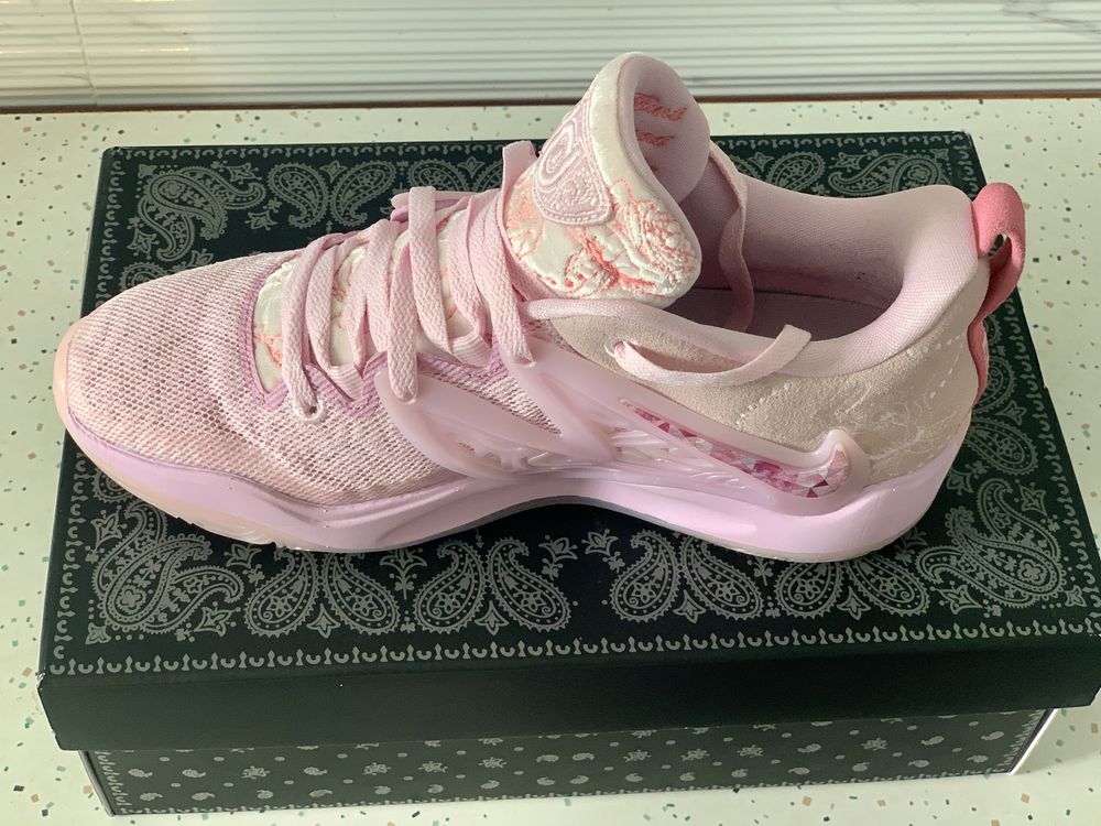 Buty KD 15 “Aunt Pearl” Nowe (rozmiar 42,5)