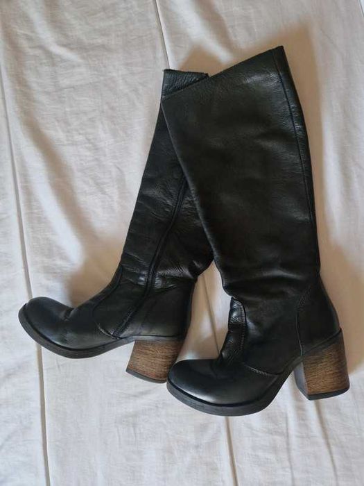 Bota preta cano alto