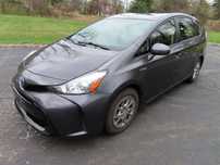 Toyota Prius v 2016