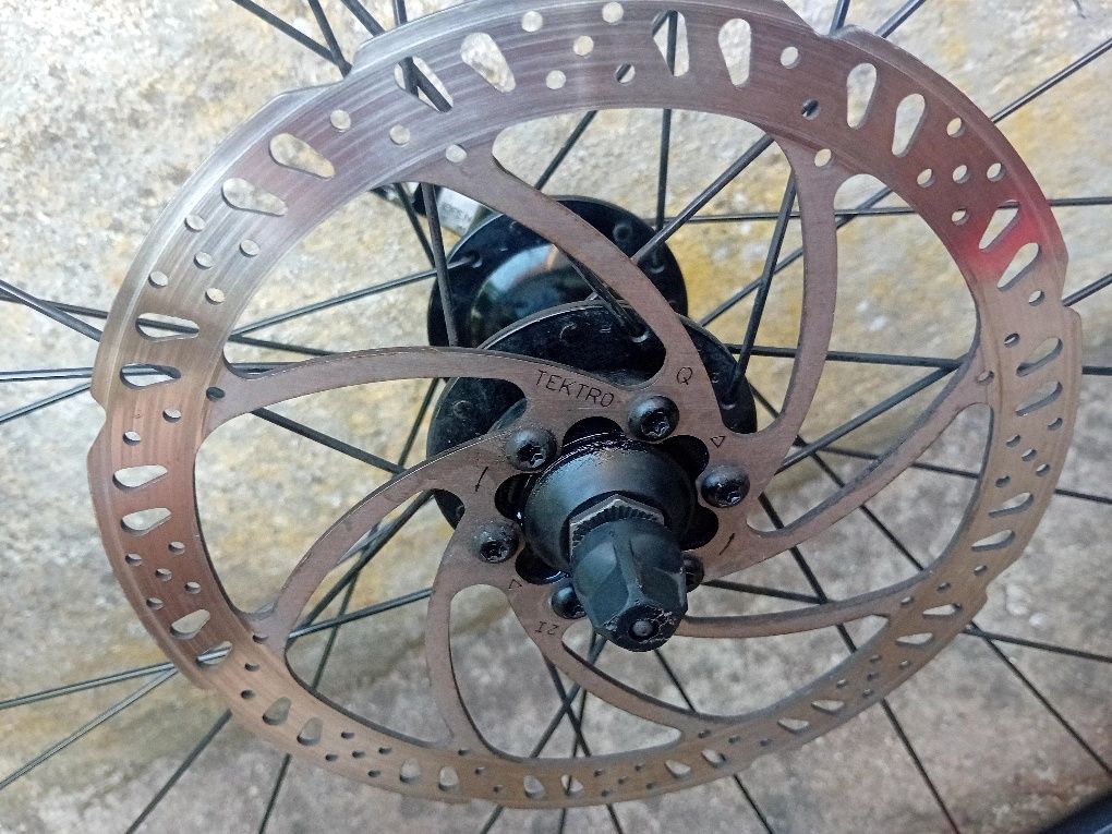 Roda 27,5 da frente semi-nova