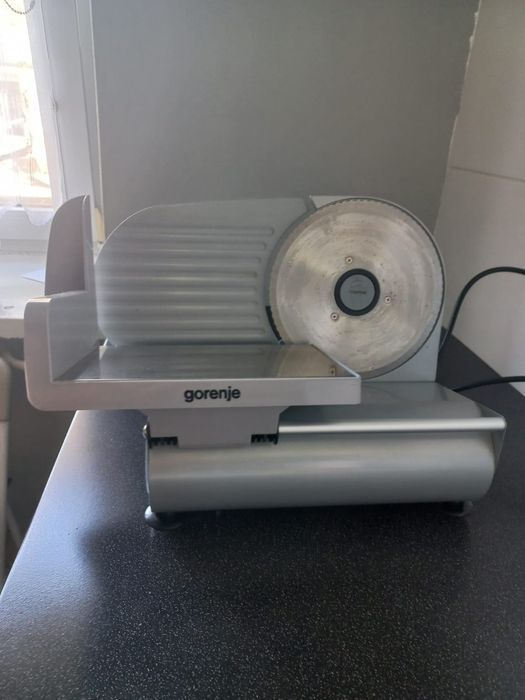 Krajalnica do chleba, mięsa GORENJE R 506 E  moc 150W zakres 0-15 mm