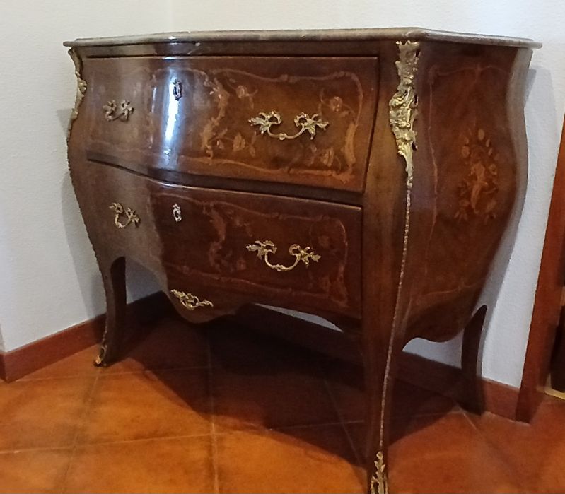 Comoda de barriga antiga