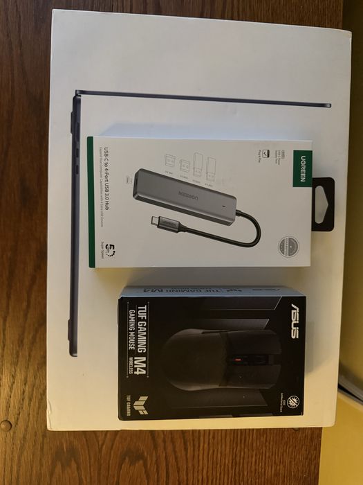 MacBook Air 15” 256 GB + mysz + Hub USB