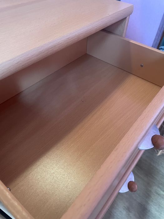 Zestaw mebli w kolorze sosna ( 2 komody, regał )